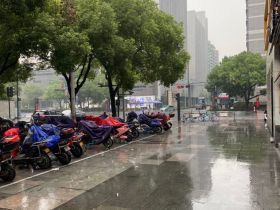 听说杭州9月到次年1月会下一次雨，持续半年