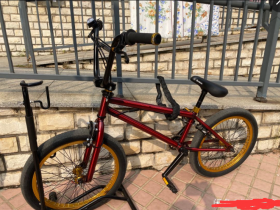 卖掉了第三辆BMX，感觉自己像是个贩卖自行车的人
