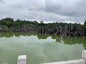 石林风景美如画，烟草名字满云南