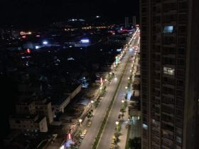 在大理的街头走一走，看到了洱海做个停留